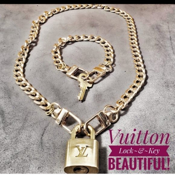 #322 Authentic LOUIS VUITTON Lock Key Set Padlock Brass Polished Chain Necklace - Picture 1 of 9
